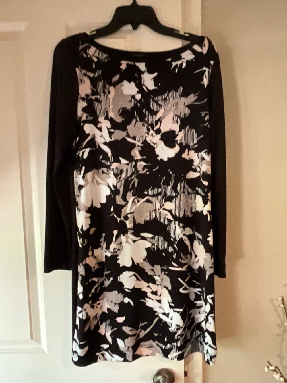 Banana  Republic Black Floral-Print Long-Sleeve Women's Dress Size Medium